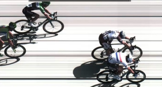 Mark Cavendish wins stage 1 in a photo finish from John Degenkolb