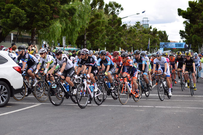 And they are off for the start of the 2016 Cadel Evans Great Ocean Road Race