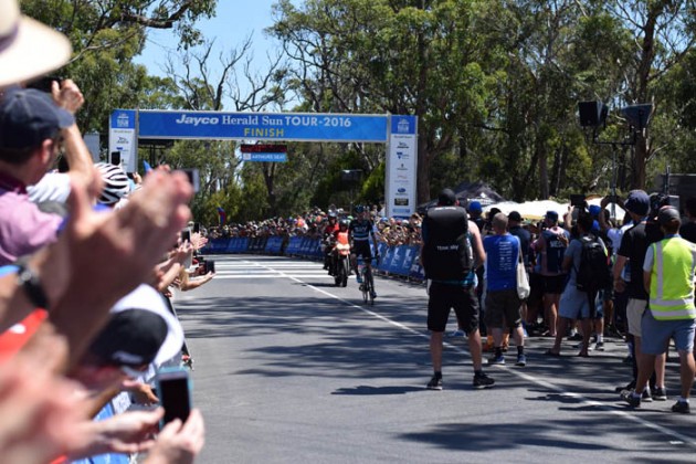 Chris Froome crossing the finish