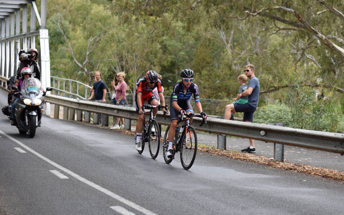 Pat Lane and Alessandro De Marchi remained in the break on lap one of the finishing circuit